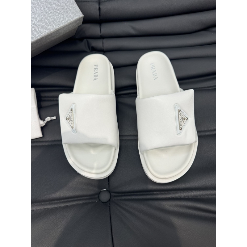Pra*a slippers